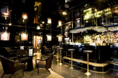 چراغ های درخشان به سبک طراحی داخلی استعماری در هتل طلایی سیاه بار کنکورد اپرا پاریس