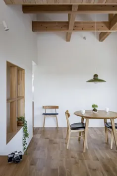 خانه ژاپنی به شکل جعبه با طراحی داخلی مینیمالیستی گرم