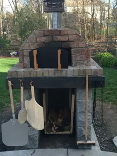 اجاق گاز پیتزا آجر در فضای باز خانواده برودی