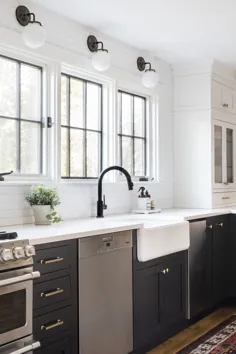 Tuxedo Kitchen - شرکت طراحی تریم |  آشپزخانه سفید سیاه