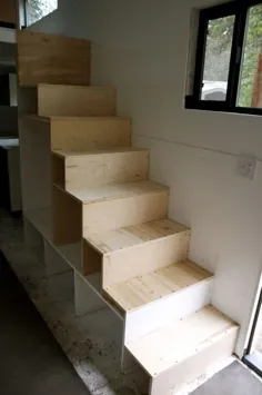 با این پله های کوچک خانه - Tiny House Build ذخیره سازی 25SF ایجاد کنید
