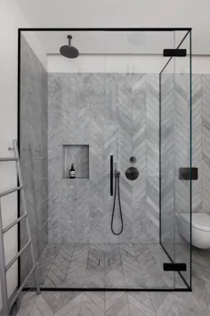 MWAI از رنگ های خاکستری کم رنگ در بازسازی تخت غرب لندن برای دو علاقه مند به طراحی استفاده می کند