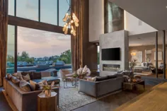 Chrissy Teigen و John Legend List Beverly Hills Mansion