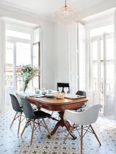 نگاه کنید که ما دوست داریم: میز سنتی + صندلی های مدرن