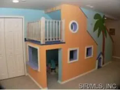 خانه بازی زیر پله ها