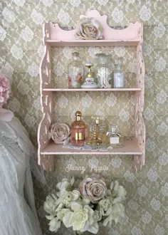 قفسه Shabby Pink Curio ، قفسه لیوان سه طبقه ، قفسه نمایش صورتی ، قفسه پیمایش ، شیک کلبه شیک ، اتاق خواب ، حمام ، fanny pippin