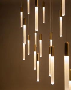 چراغ آویز شیشه عقیق LED CASCADIA توسط متیو مک کورمیک طراحی متیو مک کورمیک