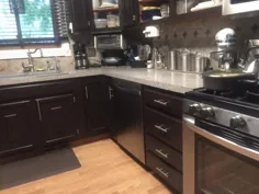 دکوراسیون آشپزخانه در رنگ شیر شکلات تیره