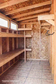 نحوه ساخت قفسه های ذخیره سازی در یک سوله با 2x4 و تخته سه لا