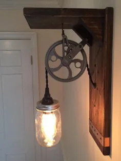 Luz de pared rústica Steampunk con madera de granero، tarro de albañil، polea y bombilla Edison y un estante.  Iluminación fresca.  Ostamplo farmhouse o steampunk