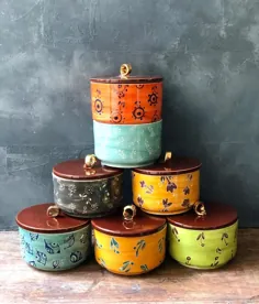 محصولات ميرانام در نمايندگي هاي فروش  ساخته شده با عشق 💓  @tooka_art_gallery  #underglazepainting #ceramics #homedecor #colorful #advertising_insta #iran #tehran #miranaam_ceramic