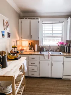 آشپزخانه یک آپارتمان ساده به لطف White Paint و یک سبد خرید IKEA بهبود یافت