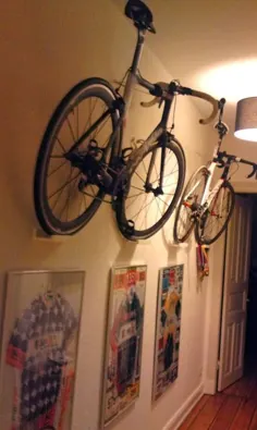 IKEA das Rennrad an der Wand aufhängen: Eine schicke Rennrad-Wand-Halterung Marke Eigenbau.