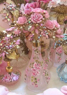 Gorgeous Blush Pink Frosted Glass Parfume Bottle Bouquet of Roses |  نقاشی های گل رز