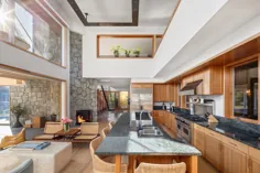 این خانه همپتونس 9.5 میلیون دلاری استراحتگاه مانند دارای استخر سرپوشیده / روباز در آشپزخانه است |  6 مترمربع