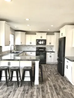 آشپزخانه سفید و خاکستری