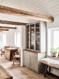 آشپزخانه مدرن مزرعه: بازسازی رویایی در حومه سوئد