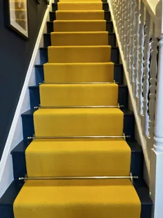 5-067 دونده پله های تخت Off The Loom - Morden - دونده های پله موج تخت زرد قناری ، دوخته شده و کاملاً نصب شده در فرود ، نصب شده در Twickenham.  www.offtheloom.co.uk
