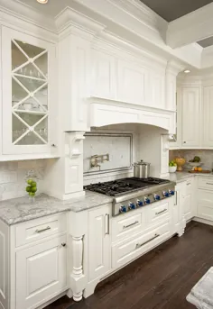 آشپزخانه کرافت از ویژگی های Hallmark Floors در یک بازسازی شگفت انگیز برخوردار است