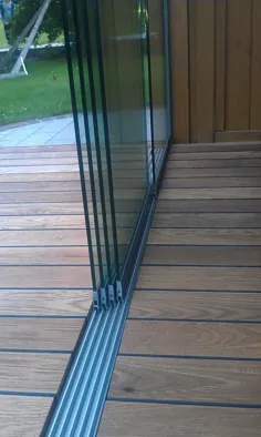 Terrassendach mit Glasschiebewänden |  geschloßene Verglasungen
