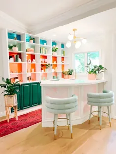 طراحی مجدد اتاق نشیمن پر جنب و جوش با رنگ شستشوی آهک سفارشی خودنمایی می کند