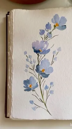 نقاشی گل‌های آبی روی کتاب