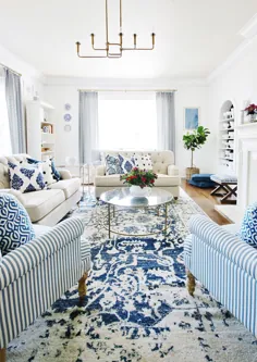 یک اتاق نشیمن آبی و سفید با درخشش اضافی - مزرعه Thistlewood