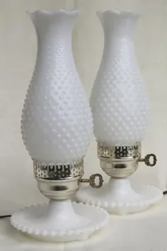 جفت چراغ های شیشه ای شیر پرنعمت با پایه های لامپ های لبه دار ، سایه های دودکش شیشه ای hobnail