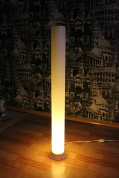 چگونه می توان با دست خود لامپ لوله PVC ساخت.  با بلندگوی RGB و بلوتوث DIY