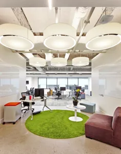 محرمانه فناوری پیشرفته مشتری: دفتری جدید با فضای کاری مدرن داخلی