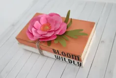 پشته کتاب Bloom Wildly Wood با گلهای کاغذی بهار تابستان |  اتسی