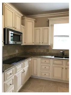 رنگ کابینت آشپزخانه قبل و بعد از آن نقاشی شده است