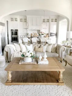 به روزرسانی های آشپزخانه و اتاق نشیمن: آویزهای جدید ، چهارپایه های تخته ای ، صندلی های آشپزخانه و میز قهوه - My Texas House