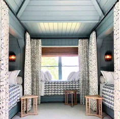 خانه بانی ویلیامز در اینستاگرام: "ما عاشق این اتاق زیبا دو طبقه هستیم که توسطheatherchadduck با میزهای Porter Drinks کنار هر تخت طراحی شده است.  اتاق مناسب برای تابستان... "