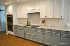آشپزخانه گالی دو رنگ ساحلی با هود چوبی - Cabinets.com