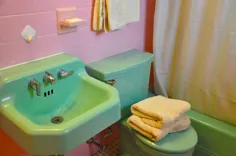 کارائیب متل وایلدوود نیوجرسی - سینک سبز ، کاشی صورتی ، لوازم حمام قدیمی