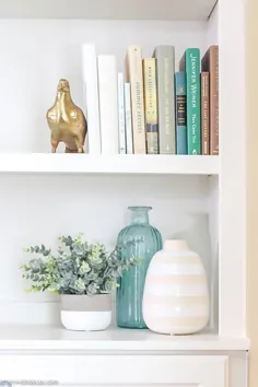 نحوه تزئین قفسه های کتاب - سبز با دکور