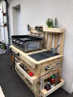 Aufbereitete hölzerne Paletten-Küche im Freien-Idee - پالت دی