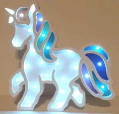 چراغ نور / چراغ شبانه اسب شاخدار.  Lámpara Unicornio از LED بهره می برد