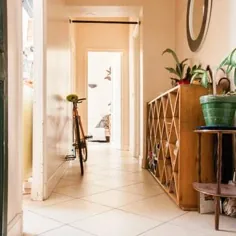 این آپارتمان پاریسی که توسط گیاهان پر شده است به طرز دلخواهی بوهمی است