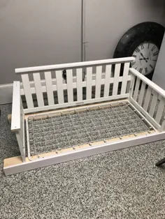 چگونه می توان تخت نوزاد را به یک تاب ایوان ساخت DIY
