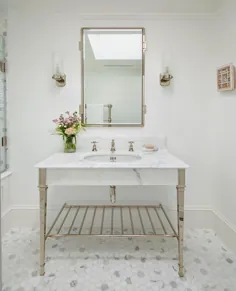 حمام های دراموندز در اینستاگرام: "⁠ غرور Hebdern ما با سنگ مرمر Arabescato ، Mull Taps ، چراغ Derwent و آینه در یک حمام درخشان توسط @ alisonhenrydesign⁠..."