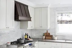 آشپزخانه سفید با هود تهویه آشپزخانه آغشته به قهوه - انتقالی - آشپزخانه