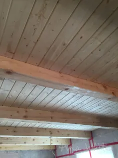 اتمام سقف های چوبی داخلی در کابین دریاچه آلاسکا