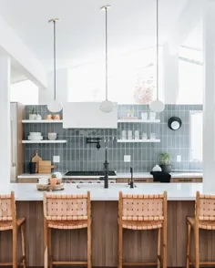 Semihandmade در اینستاگرام: "این آشپزخانه خالص؟ جادویی است.  می توانید درها و تابلوهای Impression Sonoma ما را در جزیره مشاهده کنید.  برای کسب اطلاعات بیشتر در مورد برنامه ریزی ما ... "