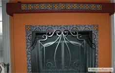 شومینه داخلی با لهجه های Flor Sevillana و کاشی سلطنتی مکزیکی Talavera