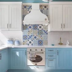 کاشی آشپزخانه چاپ آبی کاشی پشت صفحه کوارتز سفید کابینت آشپزخانه مدرن |  Backsplash.com