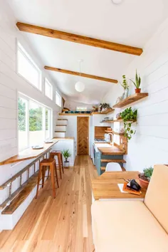 خانه کوچک کوچک چنار دارای یک پله هوشمندانه صرفه جویی در فضا است