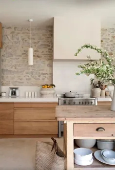 با یک آشپزخانه آبی پررنگ ، یک خانه ییلاقی 96 ساله را انتخاب کنید