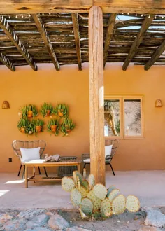 این Hacienda صحرا واقعاً جالب ، شما را به دوش گرفتن در فضای باز ترغیب می کند